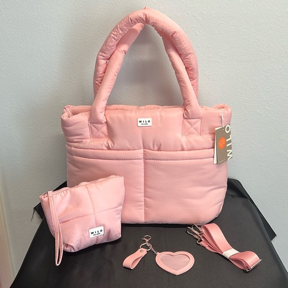 Wilo The Label | Front Pocket Travel Tote Bag w/ Matching Pouch & Bag Charm - Picture 12 of 13